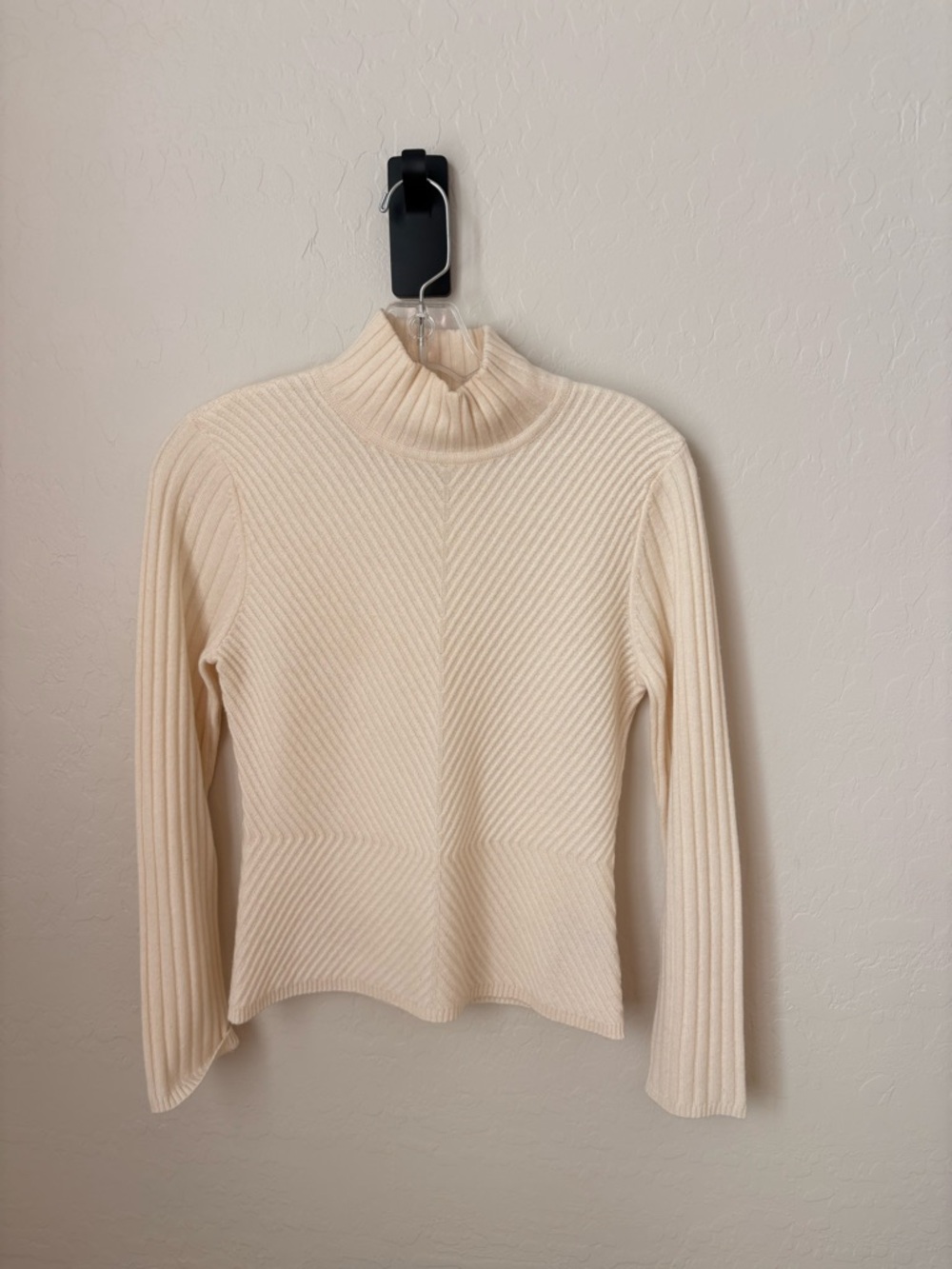 Classiques Entier Cream Ribbed Turtleneck Sweater